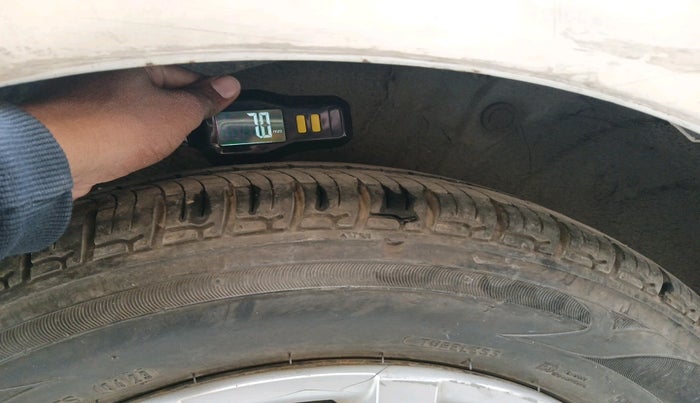 2011 Hyundai i20 MAGNA 1.2, Petrol, Manual, 1,07,819 km, tyre