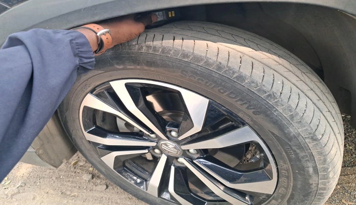 2023 MG HECTOR PLUS SHARP PRO 1.5 TURBO MT 7 STR, Petrol, Manual, 26,768 km, tyre