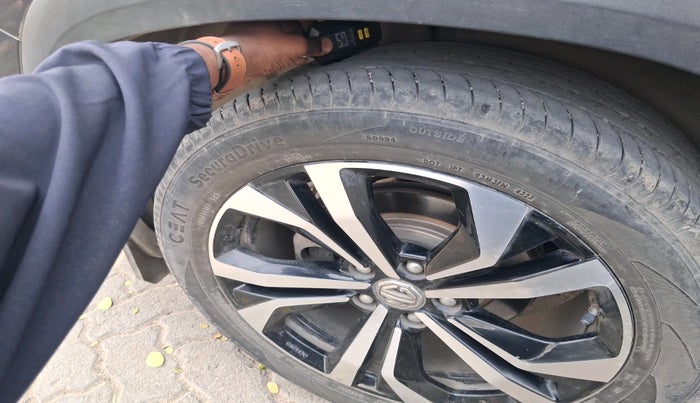 2023 MG HECTOR PLUS SHARP PRO 1.5 TURBO MT 7 STR, Petrol, Manual, 26,768 km, tyre