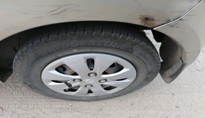 2012 Hyundai i10 MAGNA 1.1, Petrol, Manual, 1,15,077 km, tyre