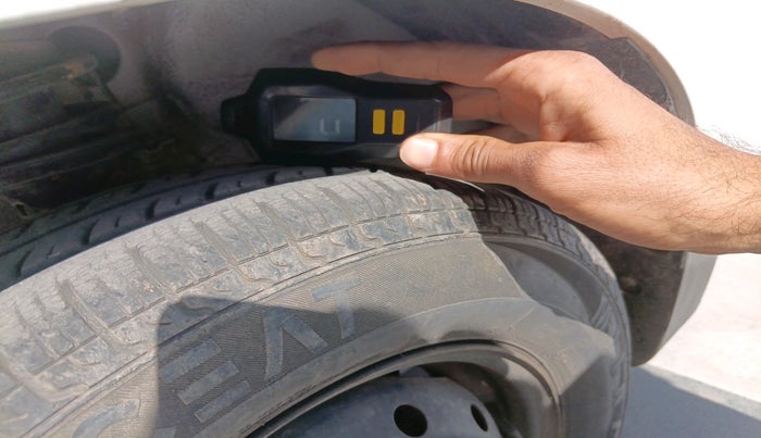 2016 Maruti Alto 800 VXI, Petrol, Manual, 29,953 km, tyre