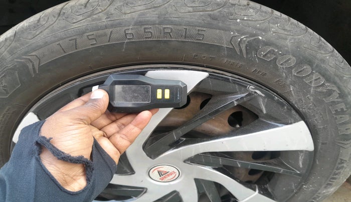 2015 Honda Jazz 1.5L I-DTEC SV, Diesel, Manual, 1,15,504 km, tyre