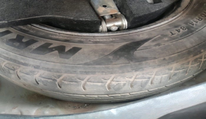 2015 Honda Jazz 1.5L I-DTEC SV, Diesel, Manual, 1,15,504 km, tyre