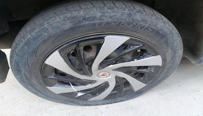 2015 Honda Jazz 1.5L I-DTEC SV, Diesel, Manual, 1,15,504 km, tyre