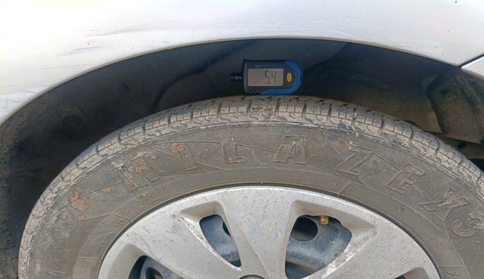 2011 Hyundai i10 MAGNA 1.2, Petrol, Manual, 1,30,034 km, tyre