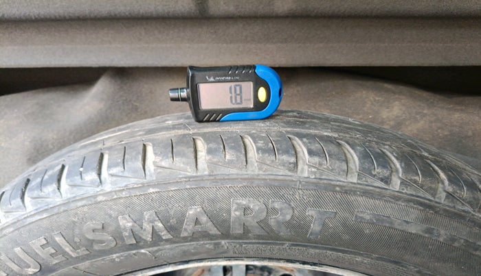 2011 Hyundai i10 MAGNA 1.2, Petrol, Manual, 1,30,034 km, tyre