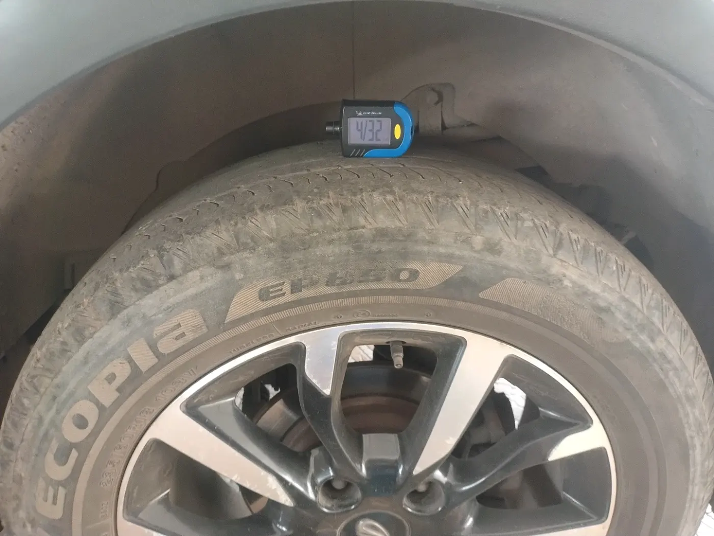 2019 Mahindra XUV500 W11, Diesel, Manual, 30,200 km, tyre