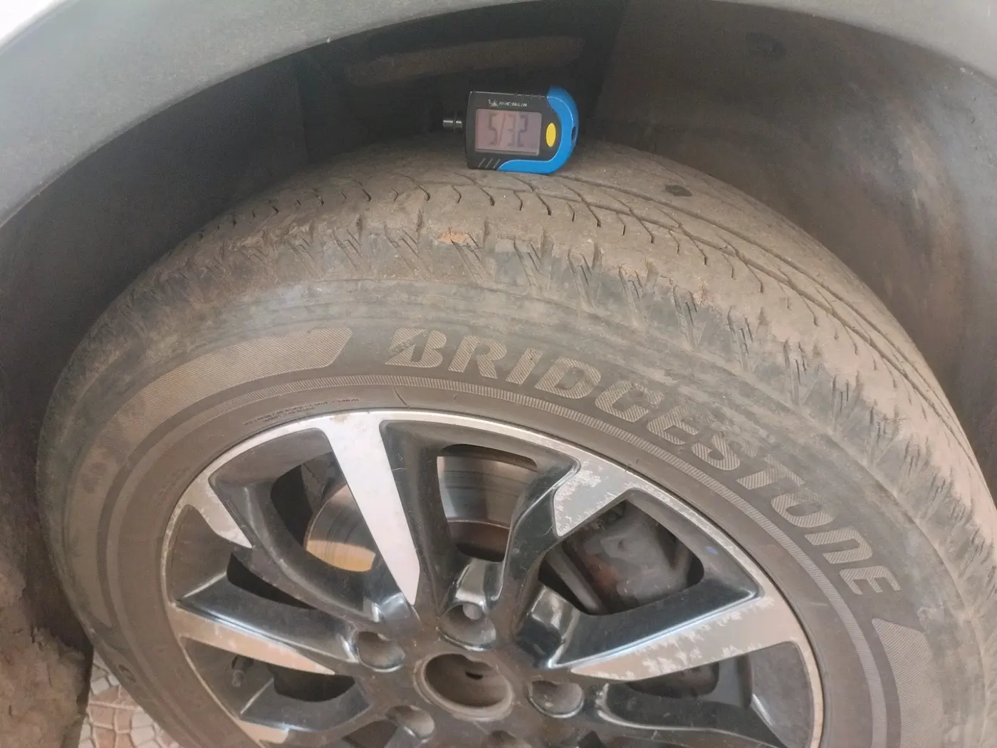 2019 Mahindra XUV500 W11, Diesel, Manual, 30,200 km, tyre