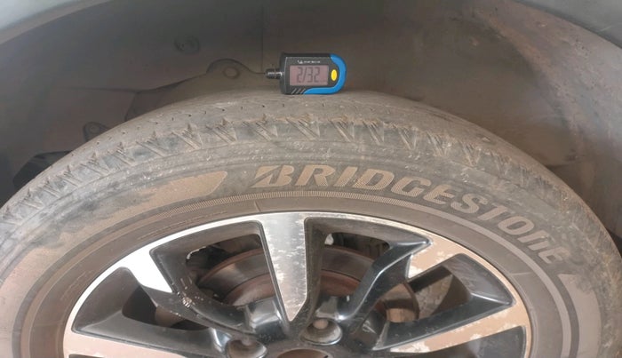 2019 Mahindra XUV500 W11, Diesel, Manual, 30,081 km, tyre