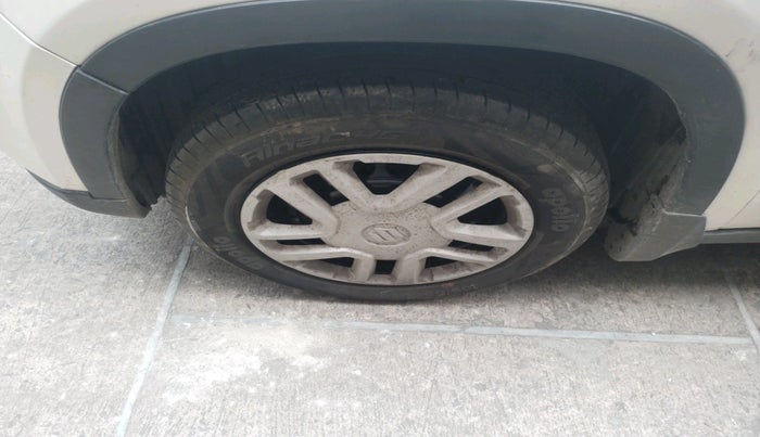 2021 Maruti Vitara Brezza LXI, Petrol, Manual, 56,679 km, tyre