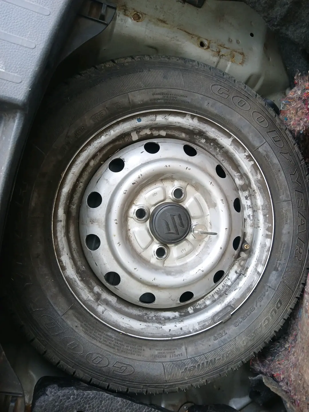 2011 Maruti Wagon R 1.0 LXI, Petrol, Manual, 55,241 km, tyre