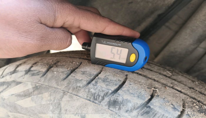 2020 Maruti Swift LXI, Petrol, Manual, 94,738 km, tyre