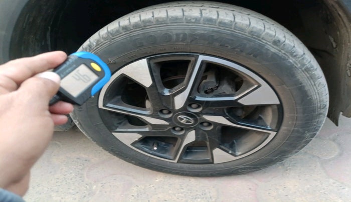 2022 Tata PUNCH CREATIVE AMT 1.2 RTN DUAL TONE, Petrol, Automatic, 65,043 km, tyre