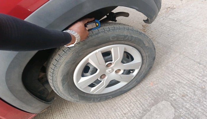 2017 Renault Kwid RXT 1.0, Petrol, Manual, 45,298 km, tyre