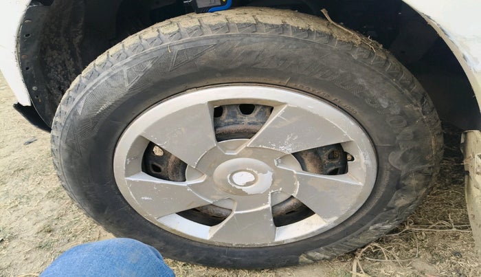 2014 Mahindra Scorpio S4, Diesel, Manual, 2,03,892 km, tyre