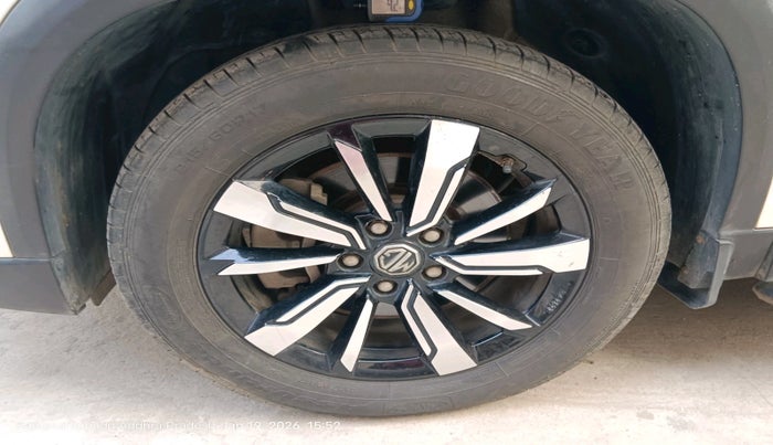 2020 MG HECTOR PLUS SHARP 1.5 PETROL TURBO DCT 6-STR, Petrol, Automatic, 37,626 km, tyre