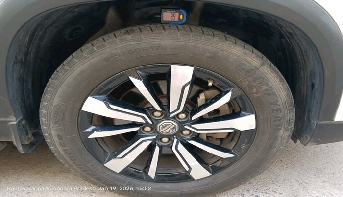 2020 MG HECTOR PLUS SHARP 1.5 PETROL TURBO DCT 6-STR, Petrol, Automatic, 37,626 km, tyre