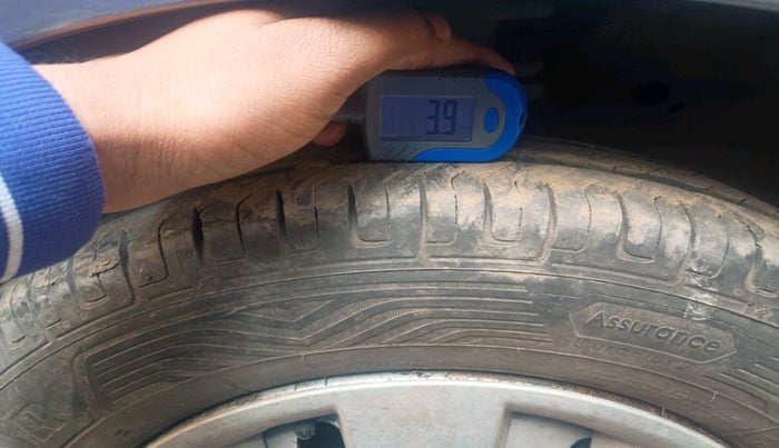 2012 Maruti Wagon R 1.0 LXI, Petrol, Manual, 1,50,303 km, tyre