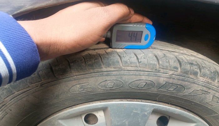 2012 Maruti Wagon R 1.0 LXI, Petrol, Manual, 1,50,303 km, tyre