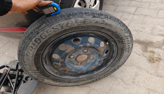 2011 Hyundai i10 MAGNA 1.2, Petrol, Manual, 62,556 km, tyre