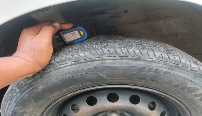 2015 Maruti Swift Dzire LDI, Diesel, Manual, 1,55,940 km, tyre