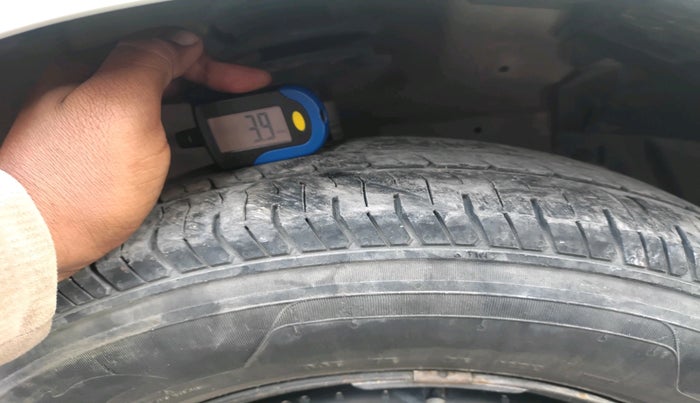 2015 Maruti Swift Dzire LDI, Diesel, Manual, 1,55,940 km, tyre