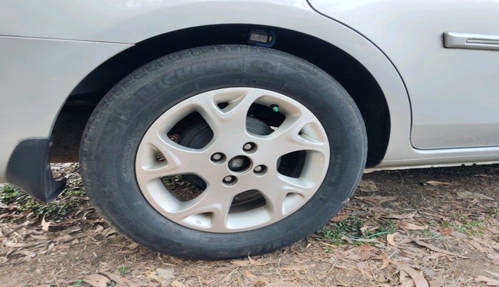 2012 Renault Scala RXZ DIESEL, Diesel, Manual, 1,60,367 km, tyre