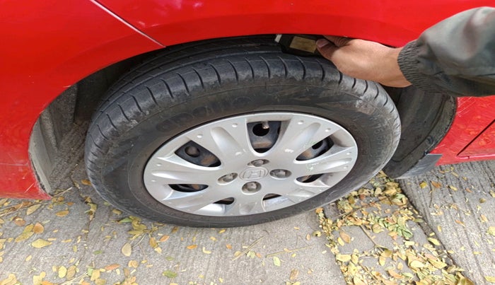 2017 Honda Brio S MT, Petrol, Manual, 1,06,699 km, tyre