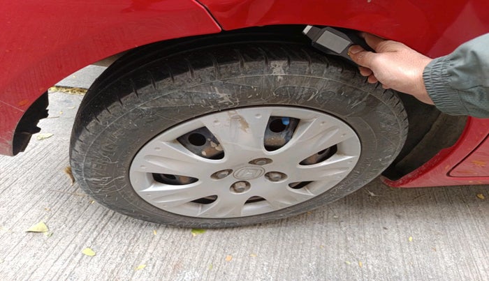 2017 Honda Brio S MT, Petrol, Manual, 1,06,699 km, tyre