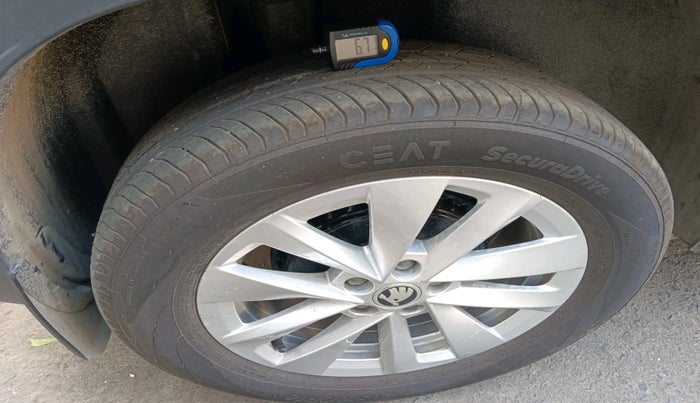 2025 Skoda Kylaq Signature Plus AT, Petrol, Automatic, 1,150 km, tyre