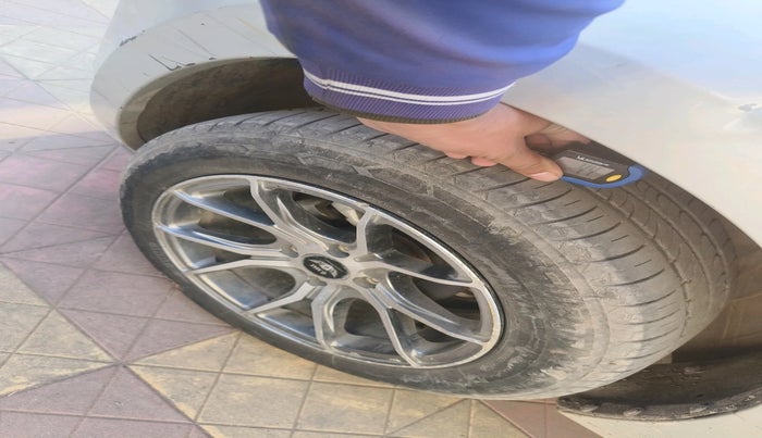 2019 Maruti Swift VXI AMT, Petrol, Automatic, 94,433 km, tyre