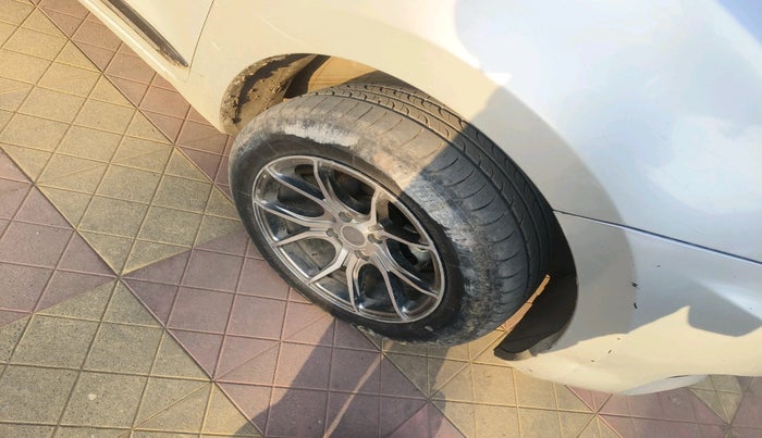 2019 Maruti Swift VXI AMT, Petrol, Automatic, 94,433 km, tyre