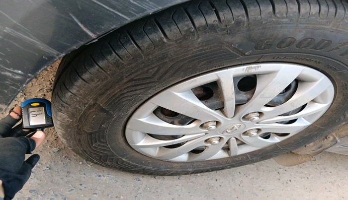 2016 Hyundai i10 SPORTZ 1.1, Petrol, Manual, 1,16,263 km, tyre