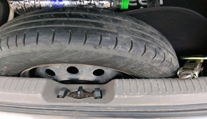 2016 Hyundai i10 SPORTZ 1.1, Petrol, Manual, 1,16,263 km, tyre