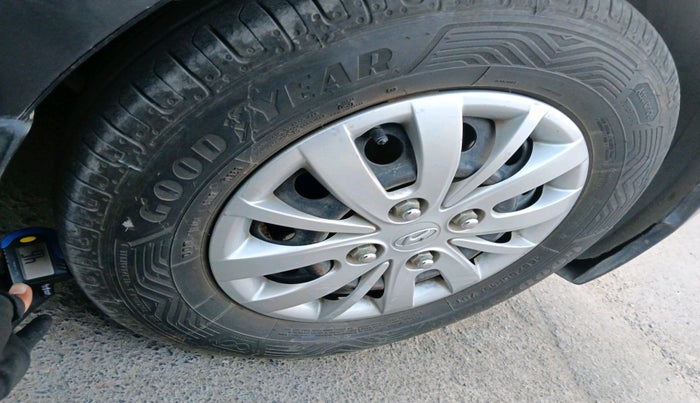 2016 Hyundai i10 SPORTZ 1.1, Petrol, Manual, 1,16,263 km, tyre