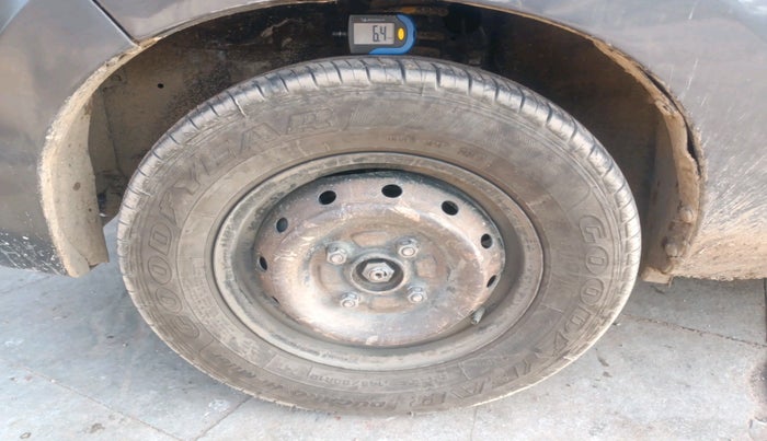 2017 Maruti Alto 800 LXI, Petrol, Manual, 1,69,323 km, tyre