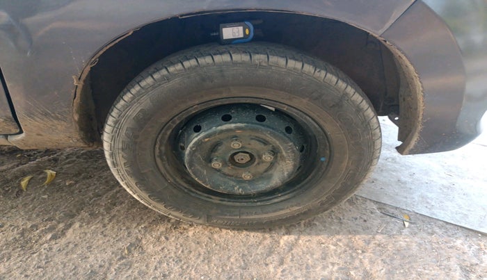 2017 Maruti Alto 800 LXI, Petrol, Manual, 1,69,323 km, tyre