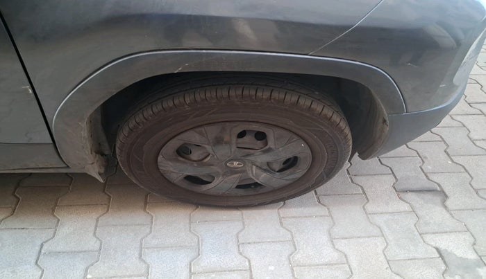 2023 Tata PUNCH ADVENTURE AMT, Petrol, Automatic, 51,561 km, tyre