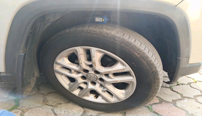 2017 Jeep Compass LIMITED 2.0 DIESEL, Diesel, Manual, 1,01,324 km, tyre