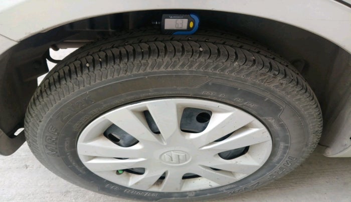 2013 Maruti Swift Dzire VXI, Petrol, Manual, 1,27,348 km, tyre