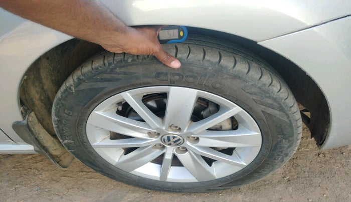 2014 Volkswagen Polo HIGHLINE1.2L, Petrol, Manual, 40,569 km, tyre