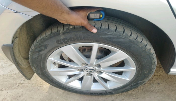 2014 Volkswagen Polo HIGHLINE1.2L, Petrol, Manual, 40,569 km, tyre