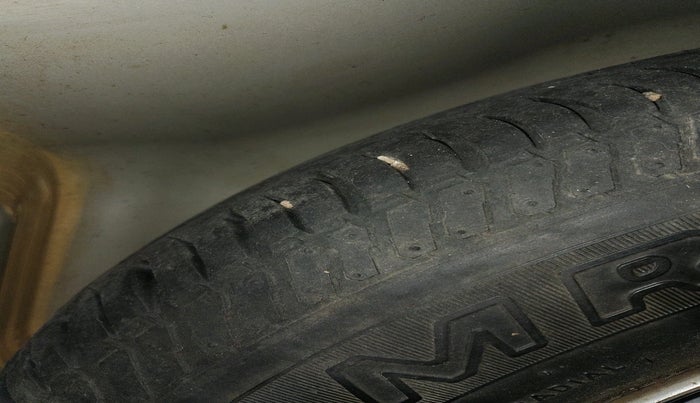 2015 Maruti Swift LXI, Petrol, Manual, 48,564 km, tyre