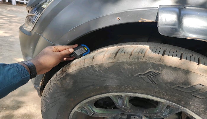 2017 Mahindra XUV500 W10, Diesel, Manual, 1,28,917 km, tyre