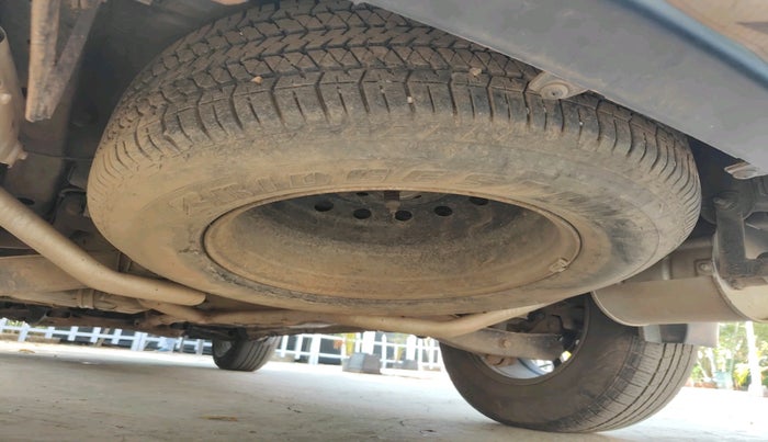 2017 Mahindra XUV500 W10, Diesel, Manual, 1,28,917 km, tyre