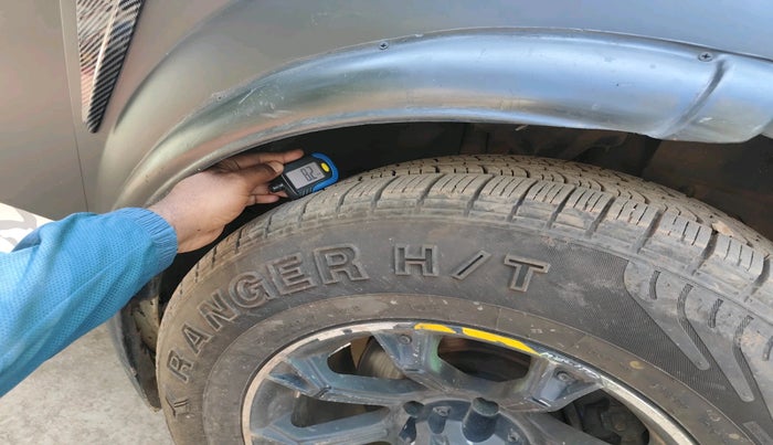 2017 Mahindra XUV500 W10, Diesel, Manual, 1,28,917 km, tyre