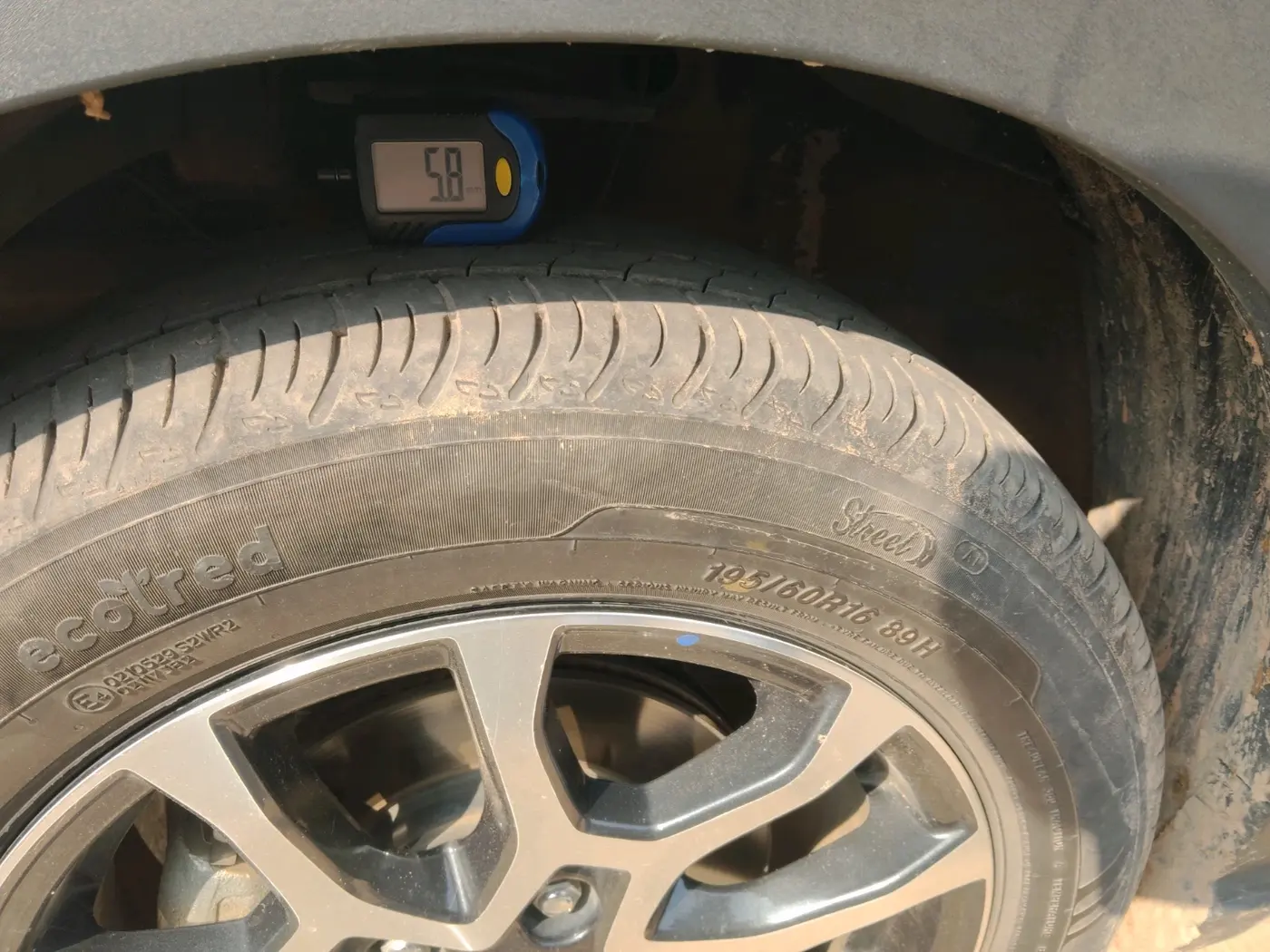 2025 Maruti XL6 ZETA CNG, CNG, Manual, 25,585 km, tyre