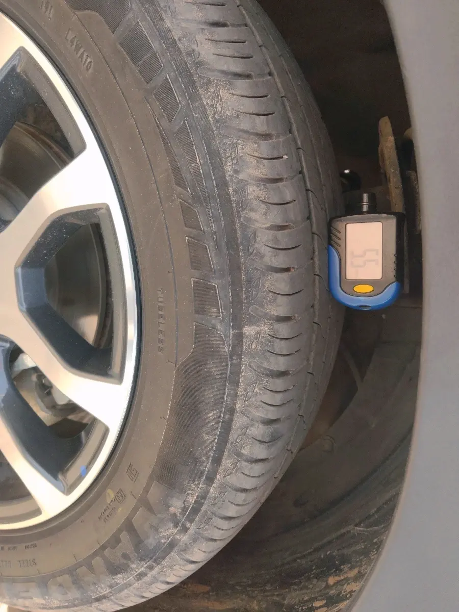 2025 Maruti XL6 ZETA CNG, CNG, Manual, 25,585 km, tyre