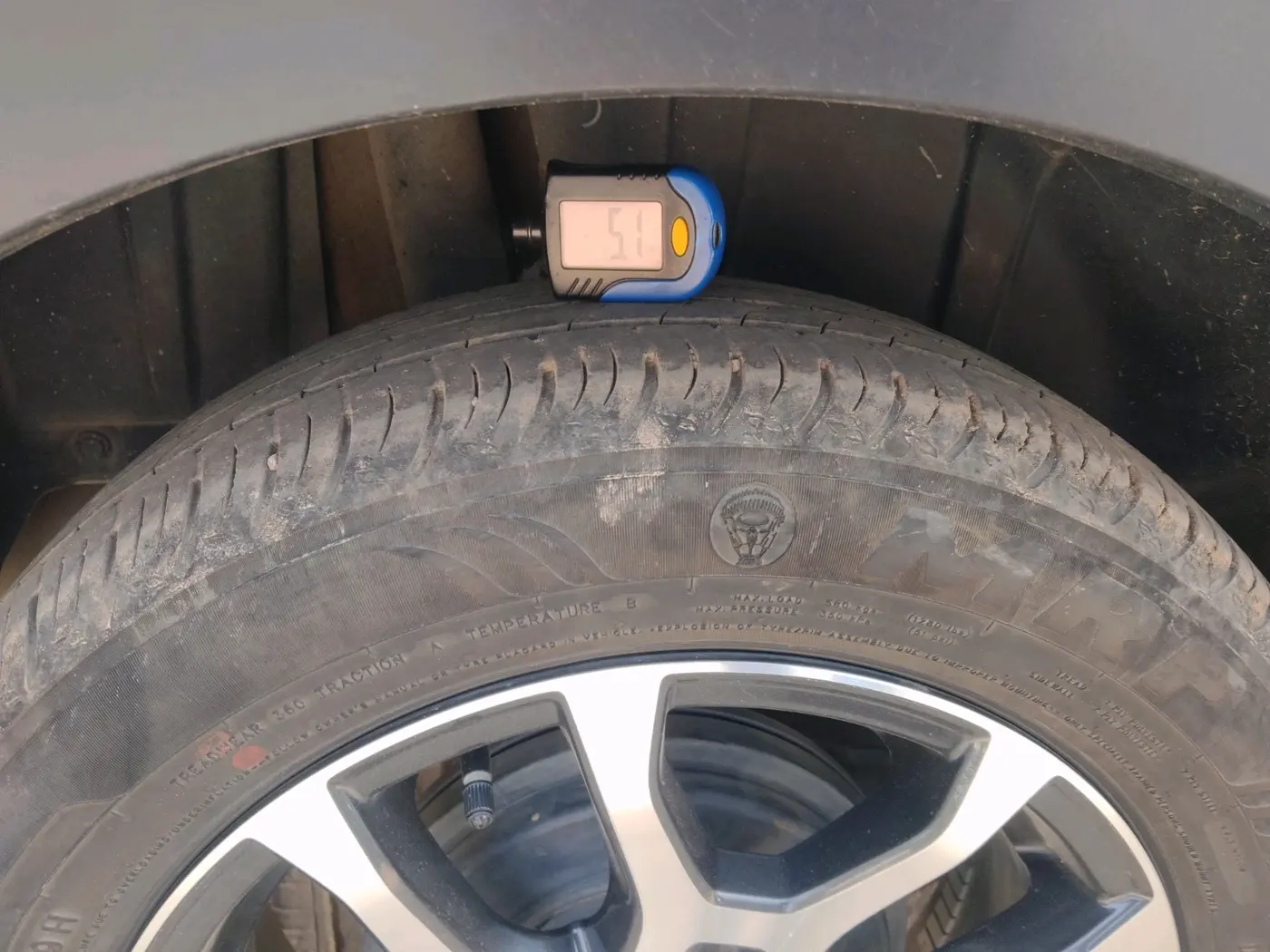 2025 Maruti XL6 ZETA CNG, CNG, Manual, 25,585 km, tyre