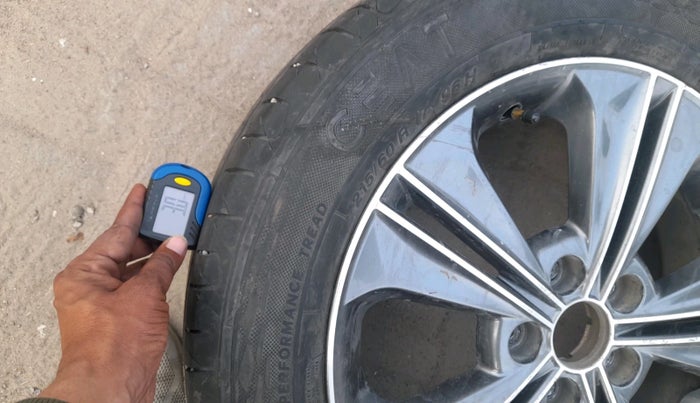 2015 Hyundai Creta SX (O) 1.6 DIESEL, Diesel, Manual, 3,16,792 km, tyre